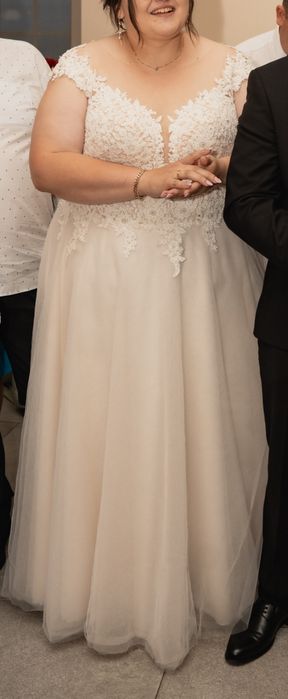 Suknia ślubna plus size
