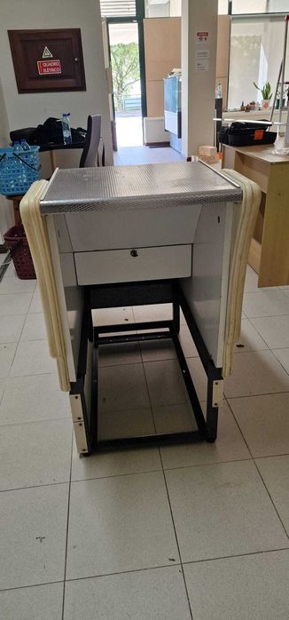 Vendo mesa para Balança de comércio