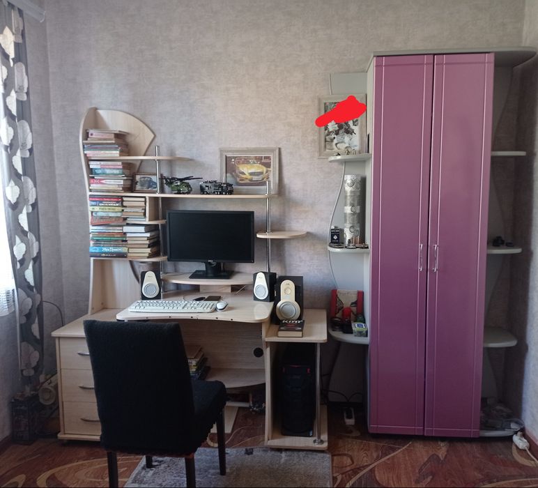 Комп'ютерний стіл