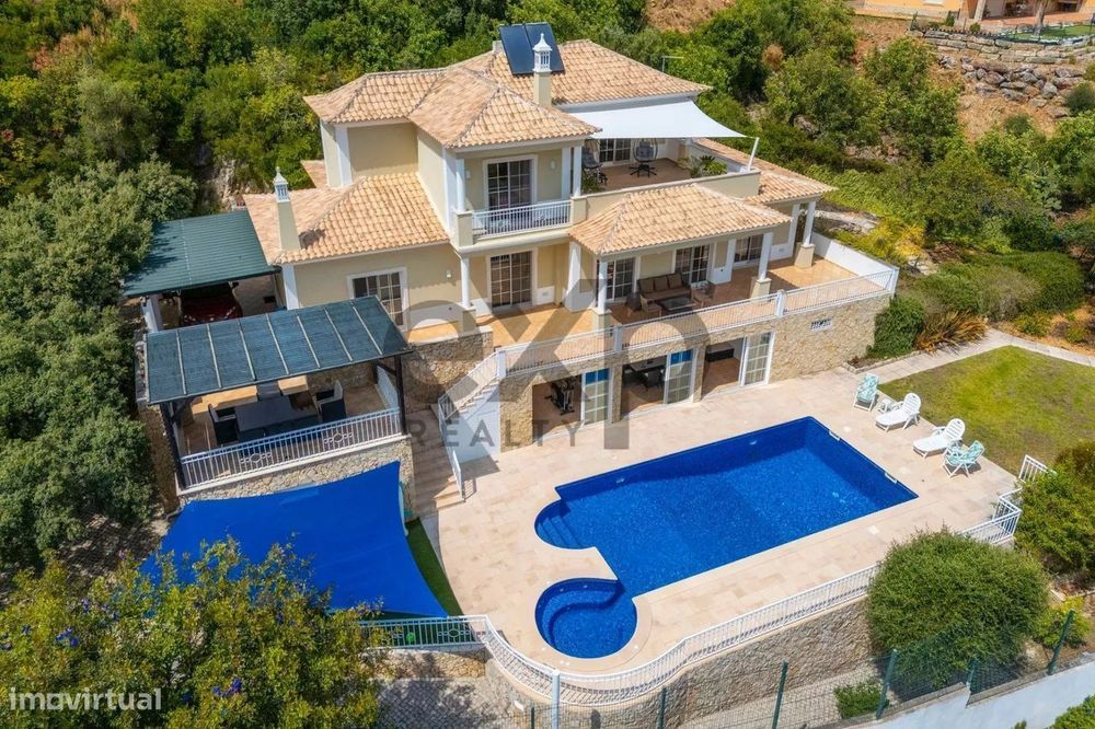 Moradia V4 com vistas desafogadas e piscina em São Brás de Alportel, A