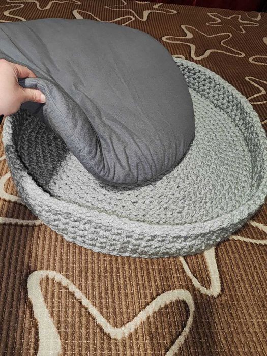 Лежанка для невелико собаки. Ручна робота.