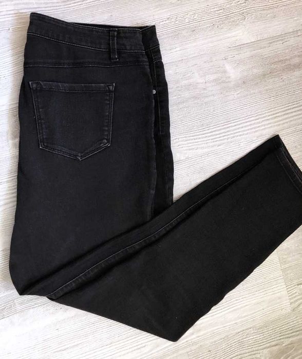 Czarne jeansy damskie, przecierane, 14