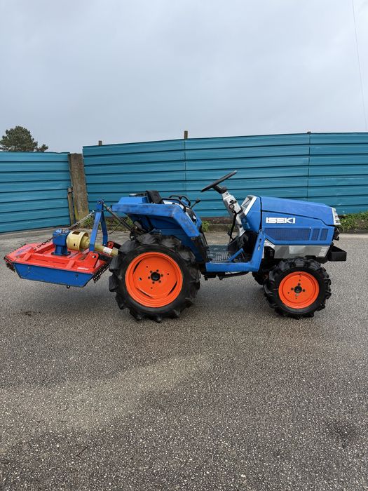 Trator Iseki 4x4 c/ Capinadeira
