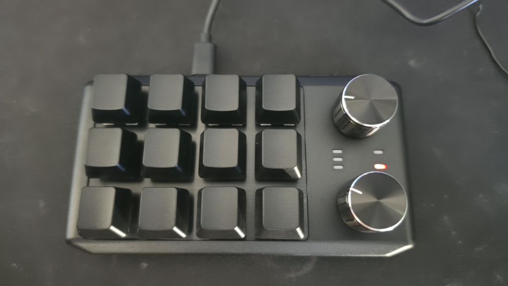 Macropad / Teclado Macro Mecânico Customizável (12 Teclas + 2 Knobs)