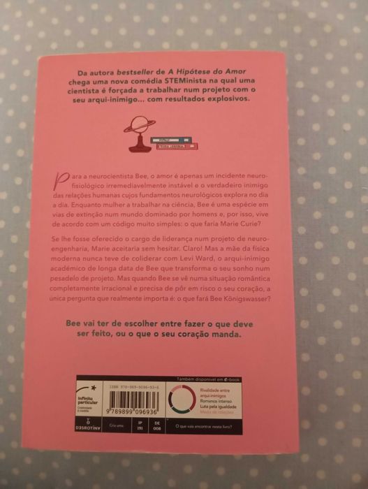 Livro "A ciência do amor" da Ali Hazelwood