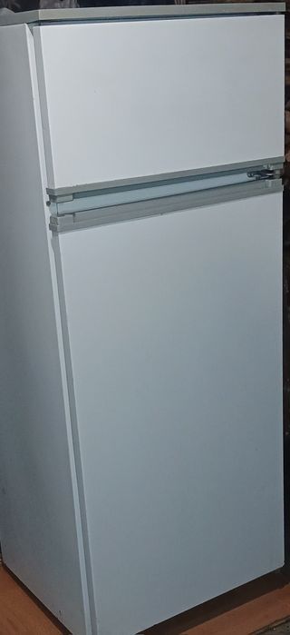 Холодильник двокамерний