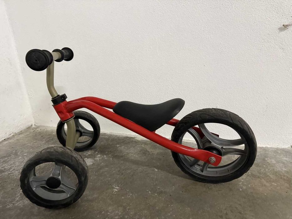 Triciclo de criança vermelho, 3 rodas e sem pedais - 2 a 4 anos