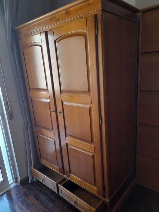 Roupeiro de madeira  - 170 €