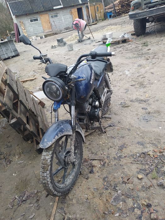 Продам на розборку мустанг мт 200