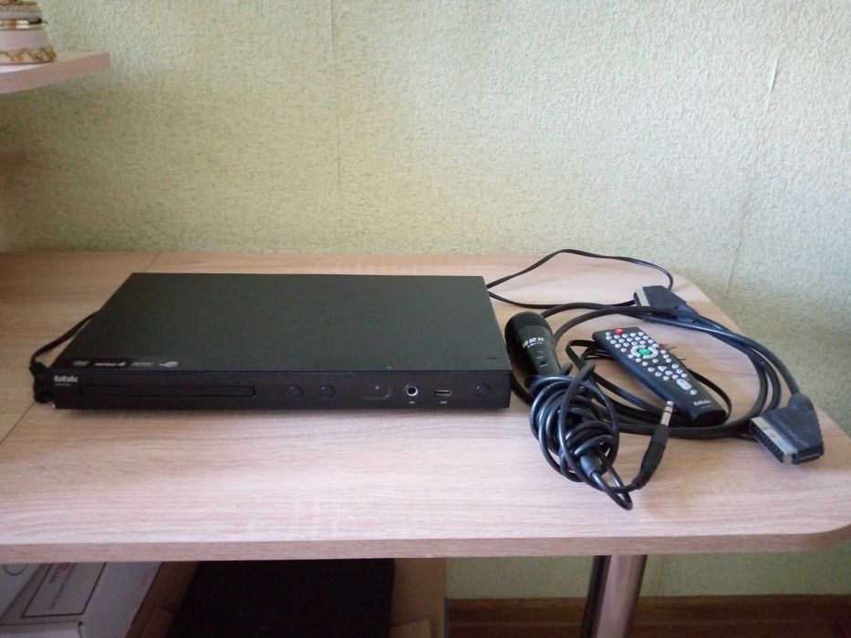 BBK dvd плеер/караоке DVP457si+микрофон и т.д.