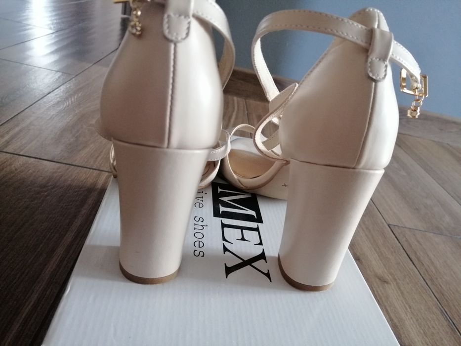 Sandalki skorzane, ślubne