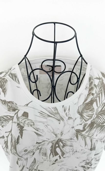 T-shirt - branca com estampado folhas - S - Garcia Jeans