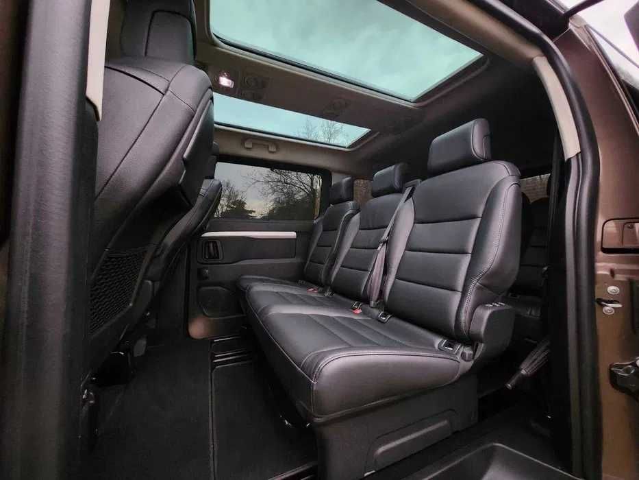 Wynajem busa VIP krótko/długo terminowy Citroen Space Tourer 8-osobowy
