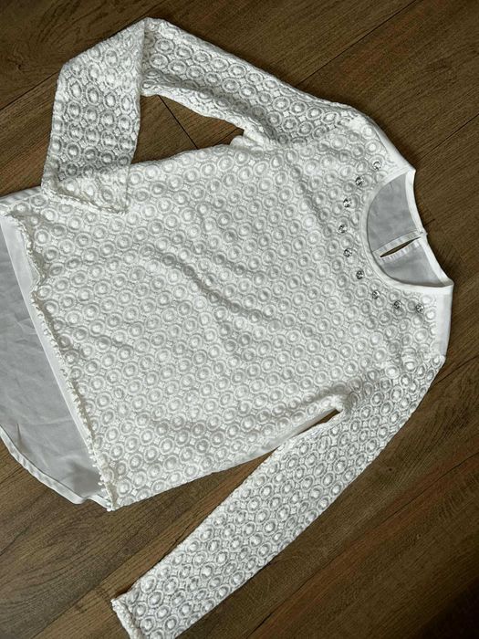 Śliczna bluzeczka z ozdobnym dekoltem NOWA