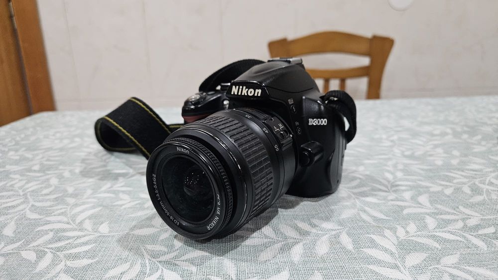 Nikon D3000 disponível