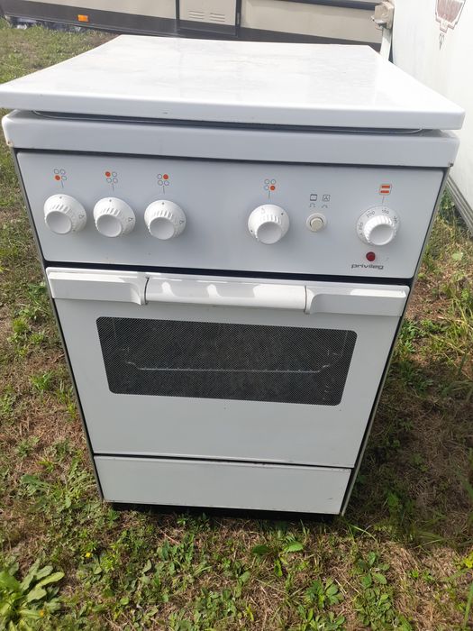 Kuchnia kuchenka gazowa z piekarnikiem elektryczna