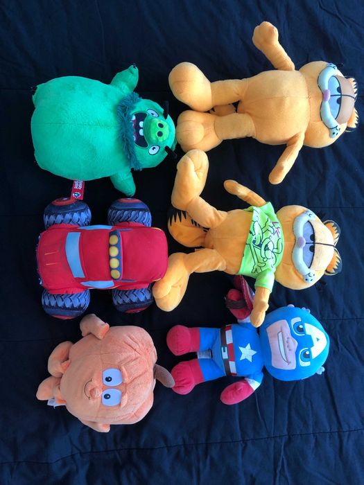 Peluches Garfield e outros