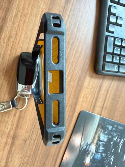 Etui UAG  na iPhone 17 Pro Max - żółte