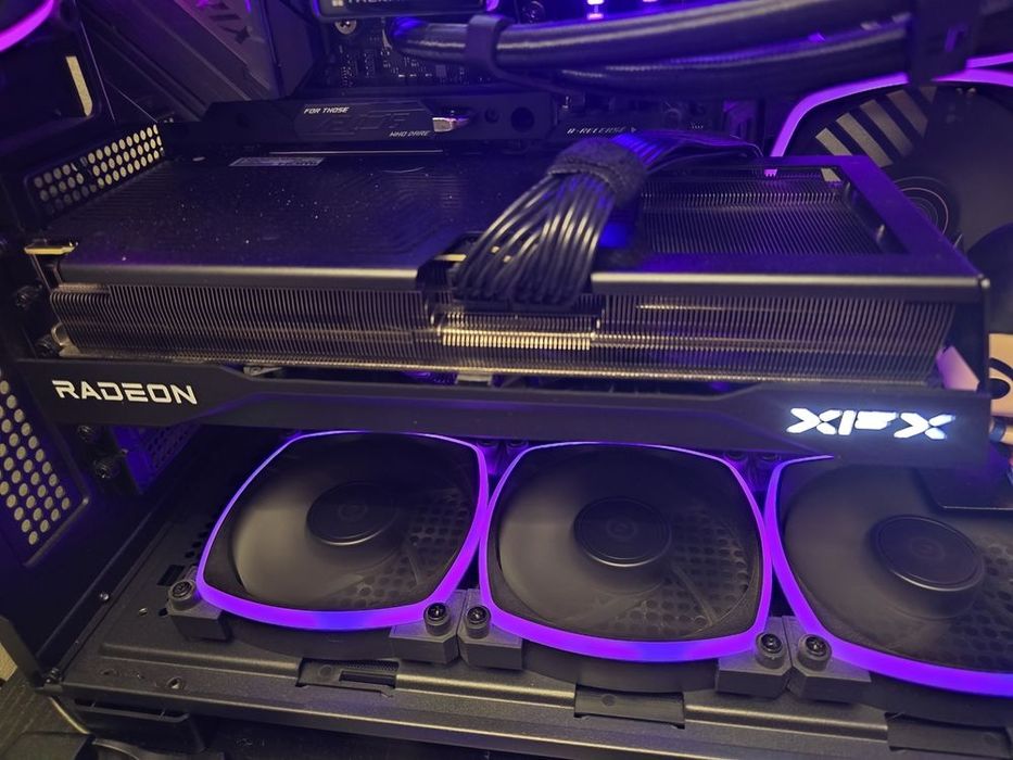 Placa Gráfica XFX SWIFT RX 9070 XT 16GB