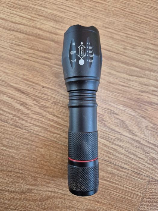 Latarka Urpower taktyczna z funkcją regulacji skupienia wiązki