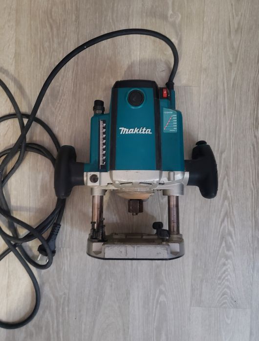 Фрезер Makita RP2300FC