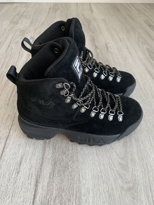 Czarne buty trekingowe górskie w góry fila