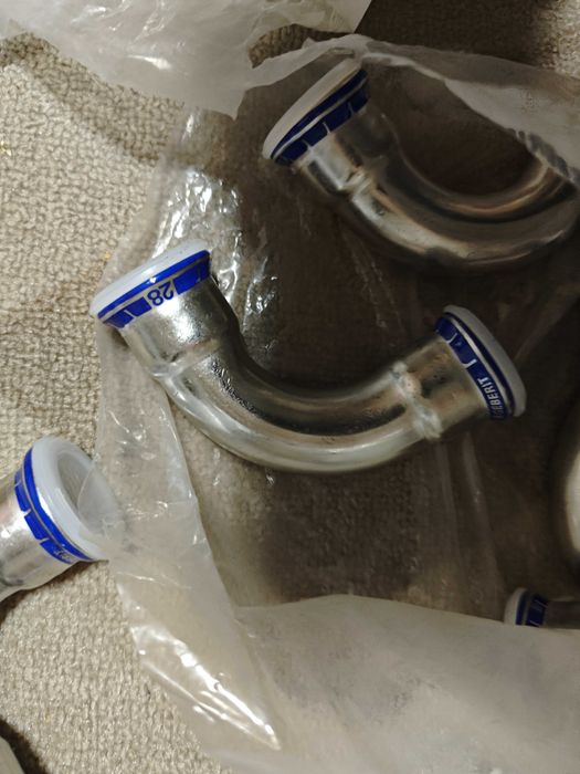 Kolano GEBERIT Mapress 90 stopni fi 28 mm