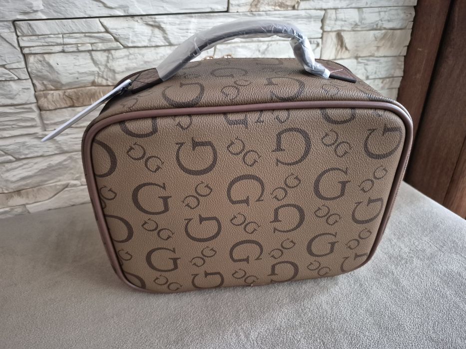 Kosmetyczka Damska Kuferek Guess