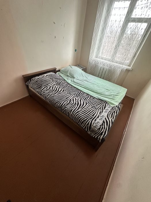 Односпальные кровати журнальный столик два средства