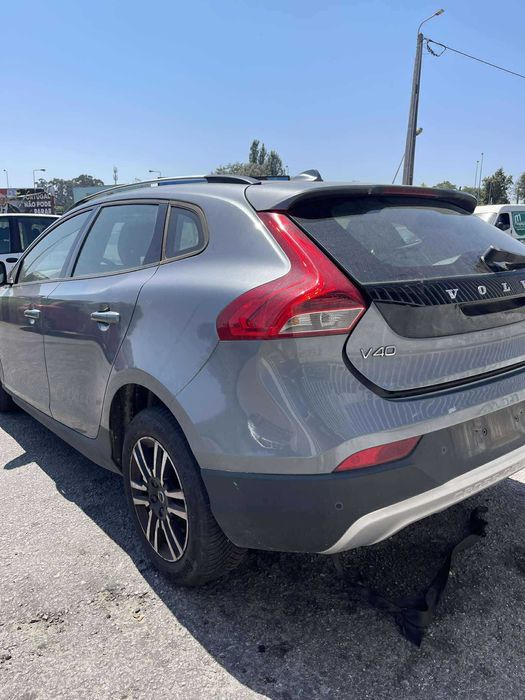 Volvo V40 Cross Country 2017 para peças!