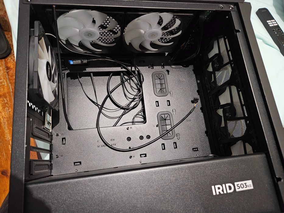 Obudowa Genesis Irid 503 V2 jak nowa