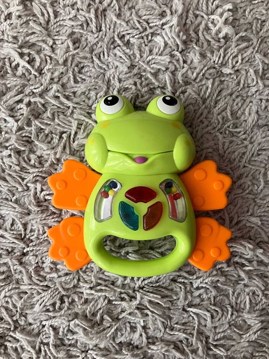 grająca żaba, grzechotka