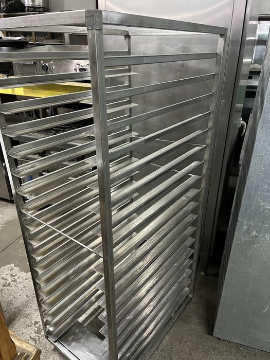 Carrinho em inox para tabuleiros 18 niveis