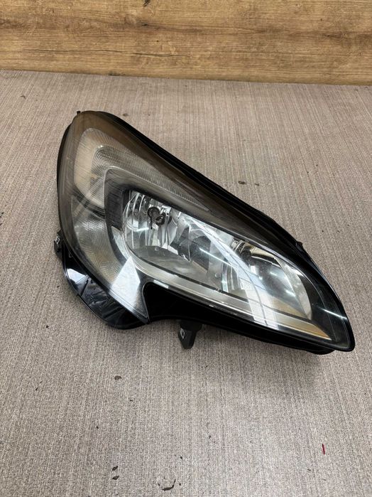lampa/reflektor przedni prawy opel corsa e
