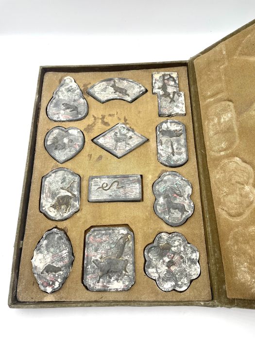 Caixa com marcadores carimbos do zoodiaco chines