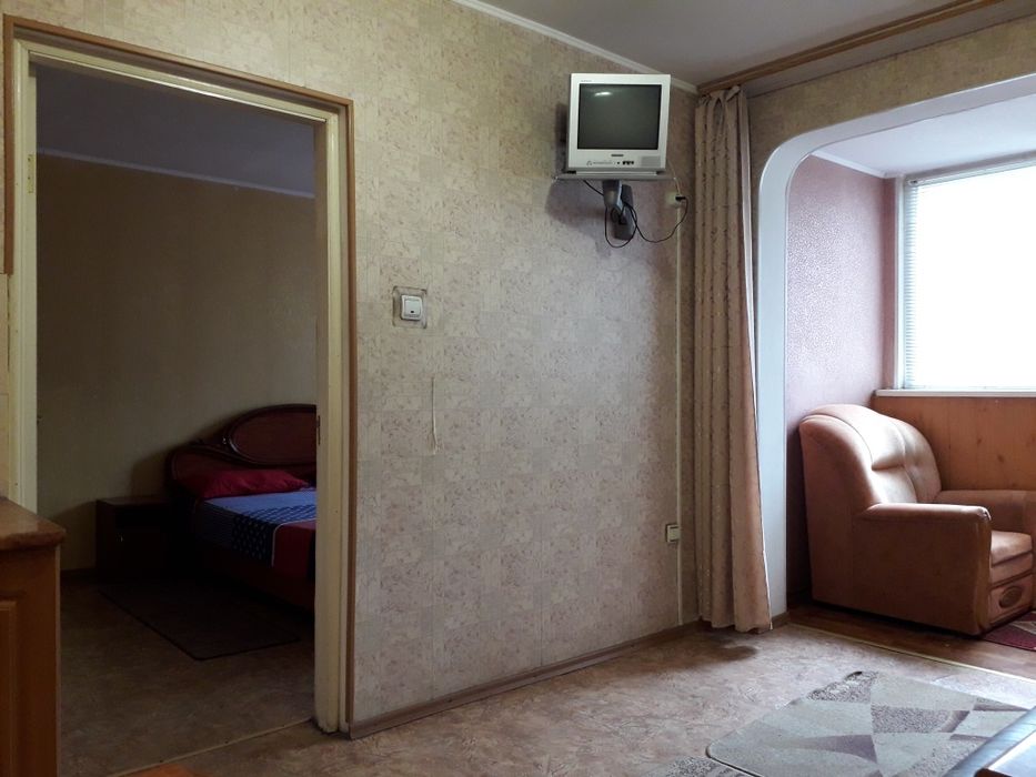 СВОБОДНА ! БЕЗ ПОСРЕДНИКОВ.  2 КОМ.Квартира-студия на "Дружбе народов"