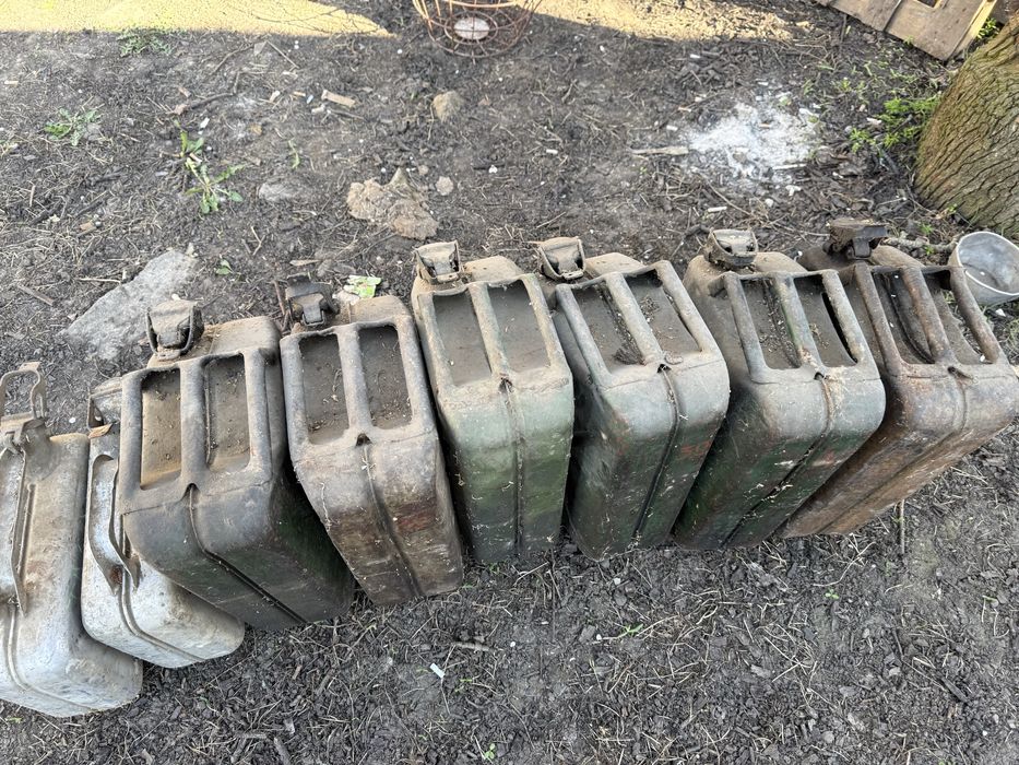 Канистры 20 л продам