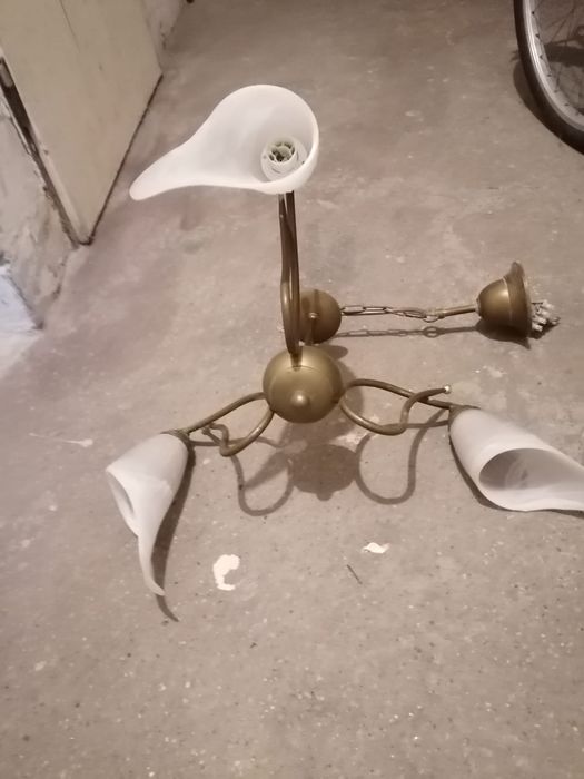 Żyrandol trójramienny