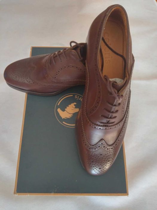 Sapatos Clássicos Castanho Novos Marca Celeris Número 40