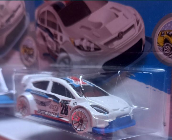 Conjunto 2 - ford fiesta hot wheels