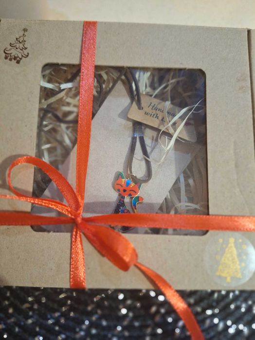 upominek,naszyjnik na rzemyku,zawieszka kot malowana