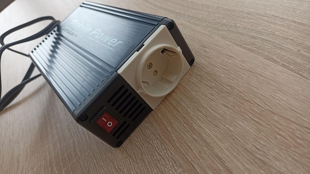 Інвертер, перетворювач напруги з  12 вольт у 220V. 300W