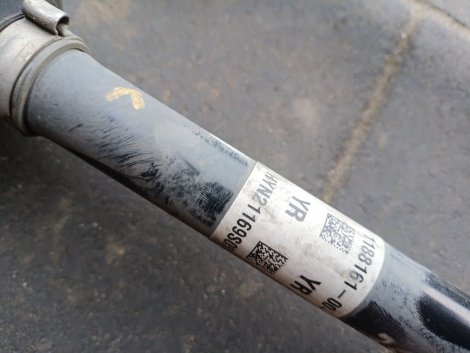 Полуось задня Tesla model Y піввісь