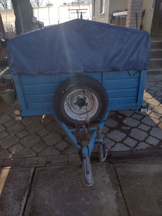 Легковий причіп.