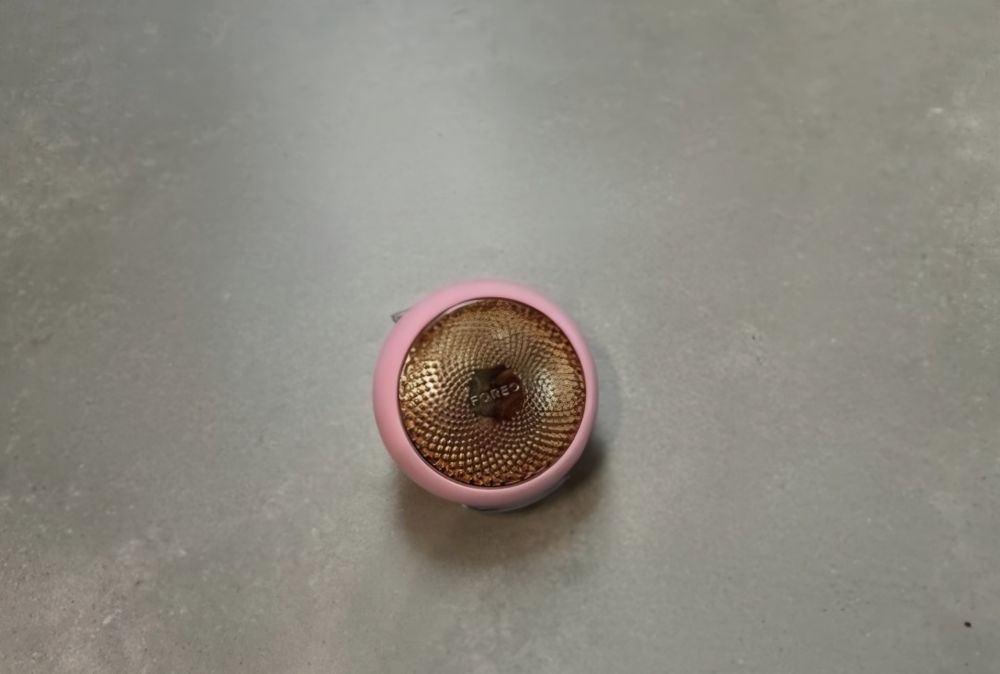 Foreo Ufo urządzenie soniczne przyspieszające działanie maseczki