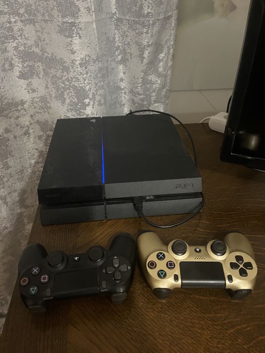 ПРОДАМ PS4 у відмінному стані!