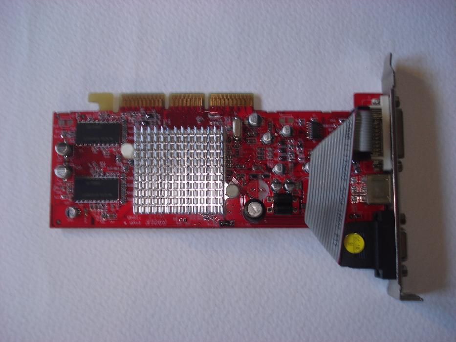 Placas Gráficas ATI (128 MB / 64 MB)