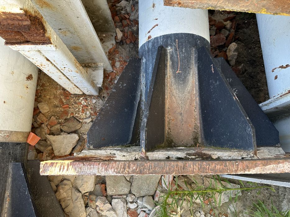 Słup stalowy  fi 330 konstrukcja hali słupy rura