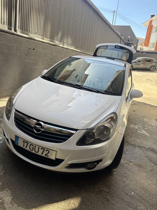 Opel Corsa D comercial