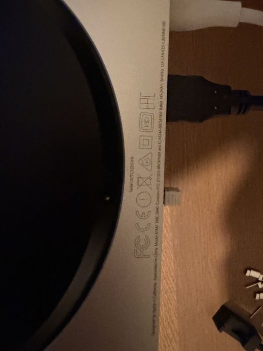 Mac mini + Monitor curvo + teclado e rato